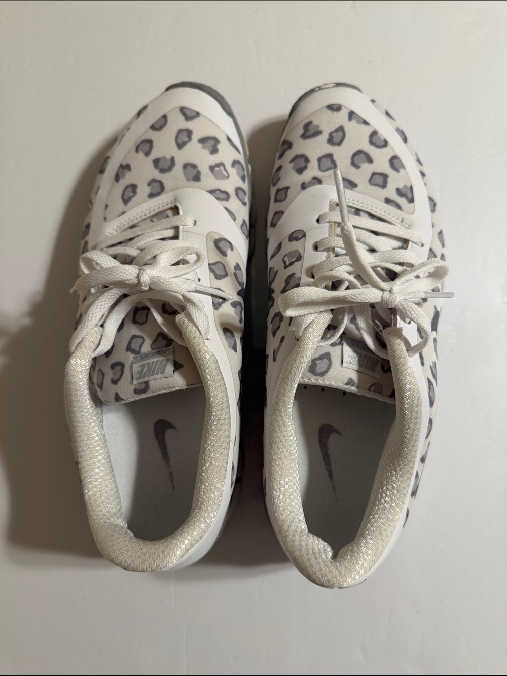 Nike Free 5.0 Snow Leopard Print Running Sneakers in White and Gray Size 8